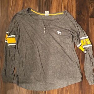 ❤️HOLD❤️Victoria’s Secret Pink long sleeve shirt